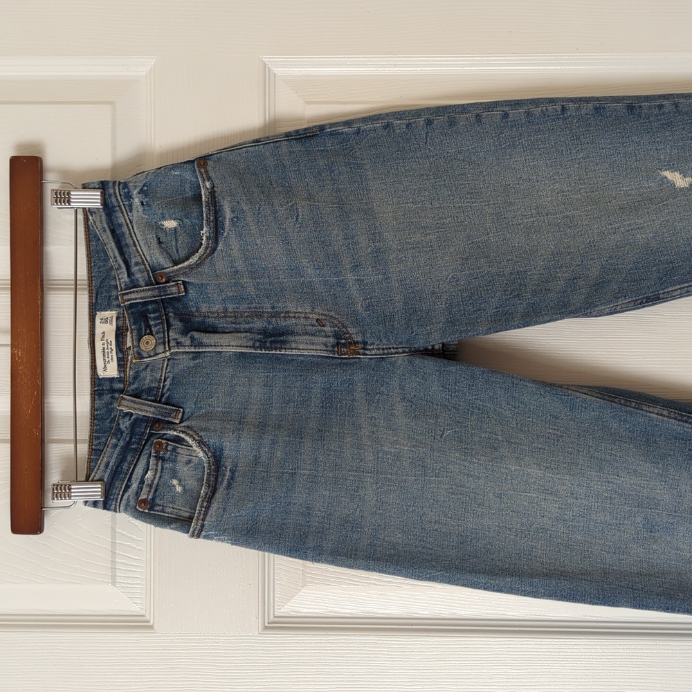 Abercrombie & Fitch Distressed Ankle Straight Ultra High Rise Curve Love Jeans - Picture 2 of 15